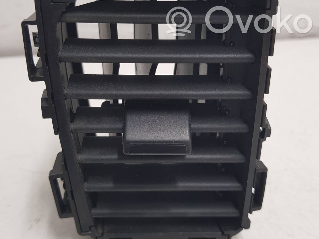 Opel Vivaro Dysze / Kratki środkowego nawiewu deski rozdzielczej 