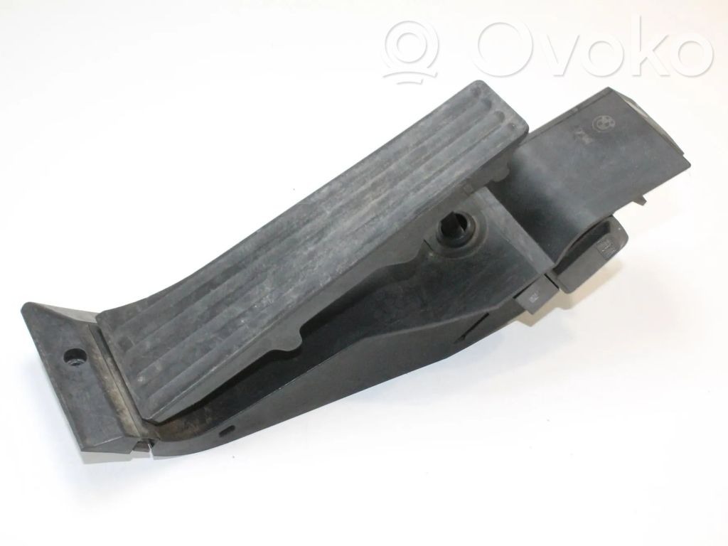 Akceleratoriaus pedalas   6786285