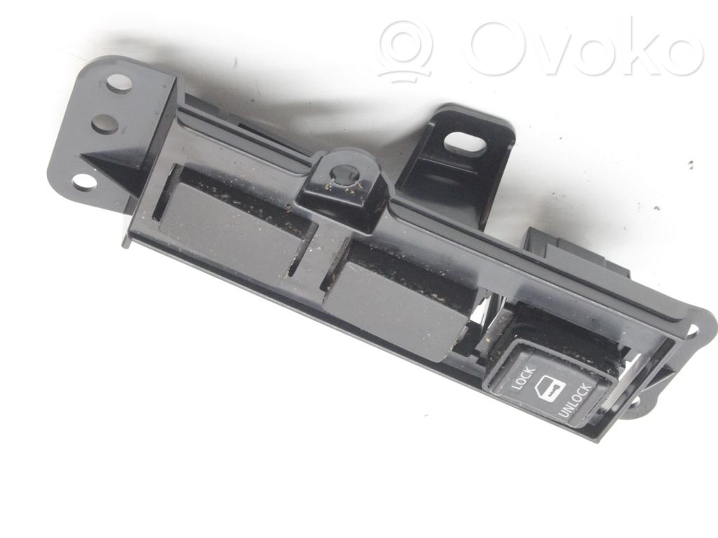 Nissan Note (E12) Central locking switch button 