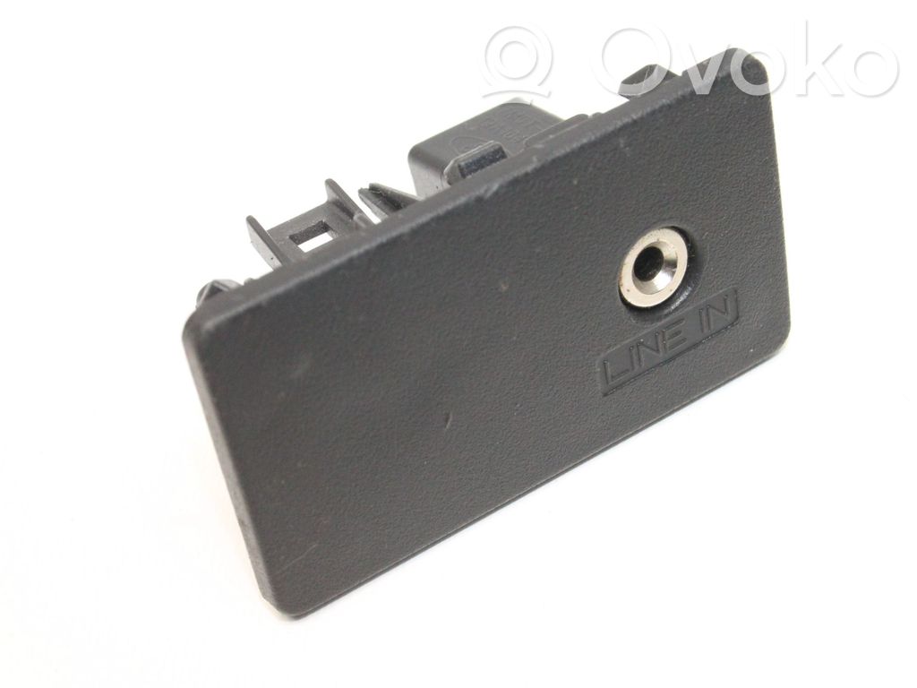 Ford Transit -  Tourneo Connect Enchufe conector entrada auxiliar 