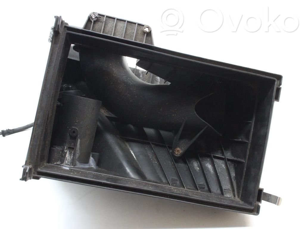 BMW 7 E65 E66 Air filter box 