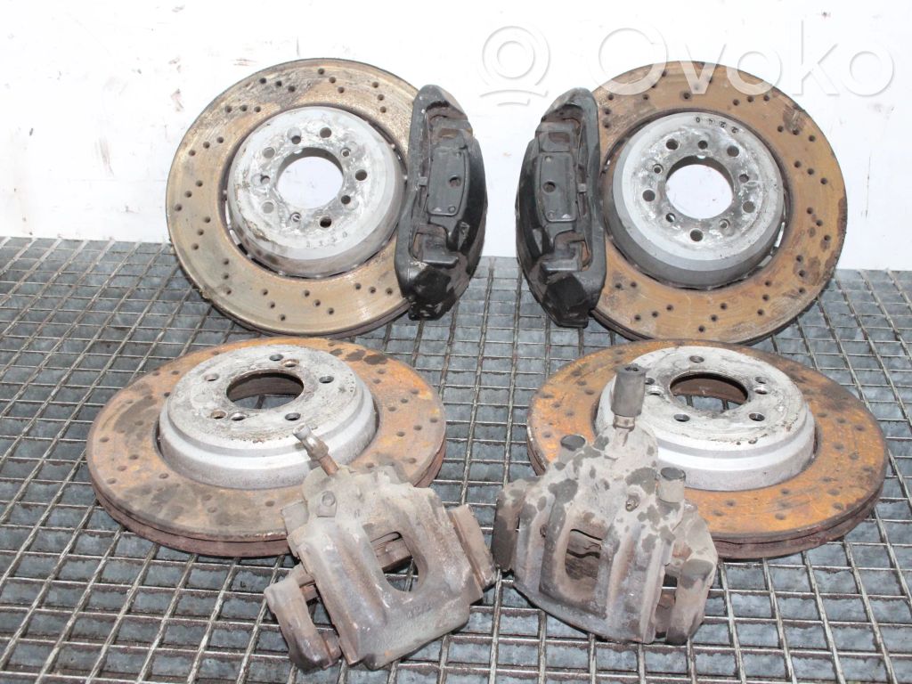 Bremsscheiben und Bremssättel eingestellt