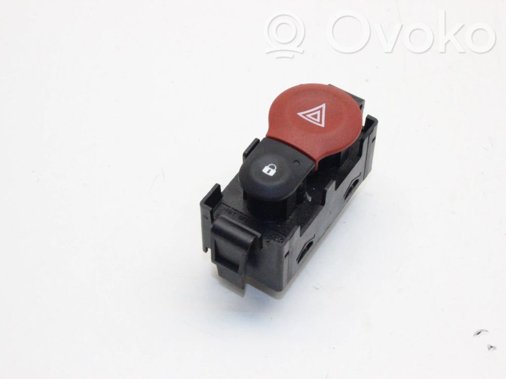 Renault Kangoo III Botón interruptor de luz de peligro 