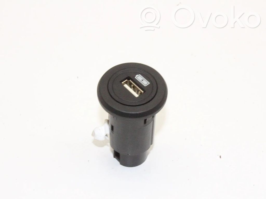 Connettore plug in USB   J9D319010AB