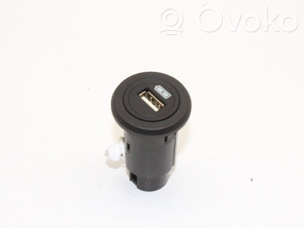 USB-Anschluss   J9D319010AB