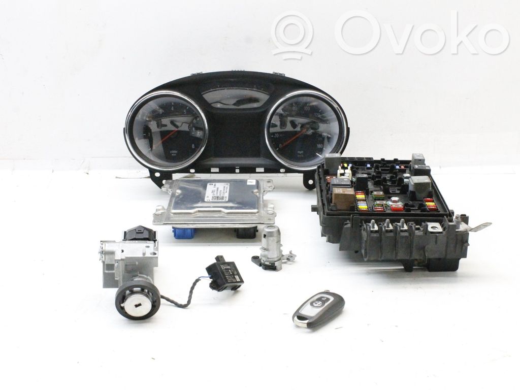 Opel Astra K Kit cu ECU motor și set închidere uși 