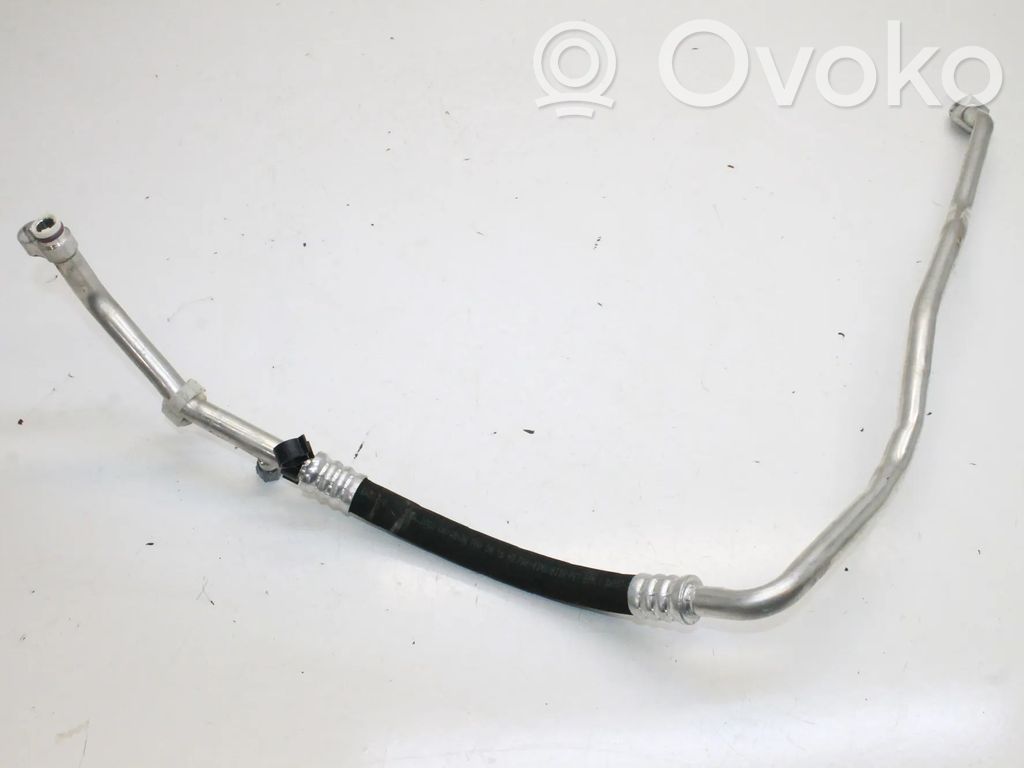 Ilmastointilaitteen putki (A/C)   6832950