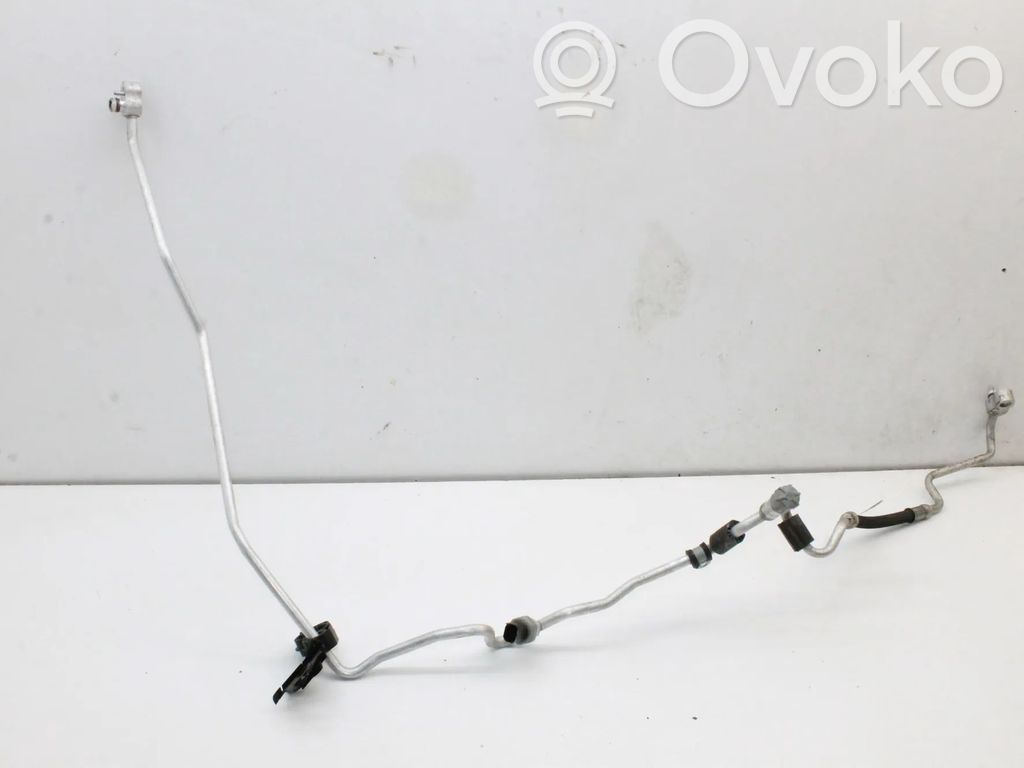 Ilmastointilaitteen putki (A/C)   6832951