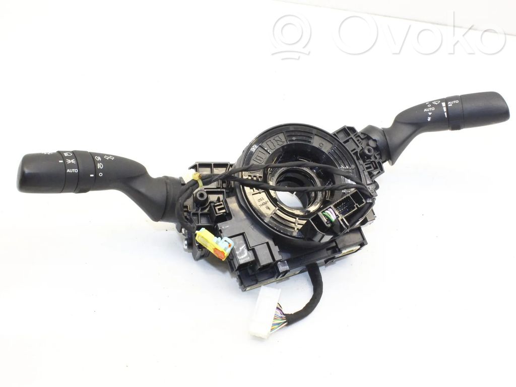 Toyota Yaris XP210 Leva indicatori