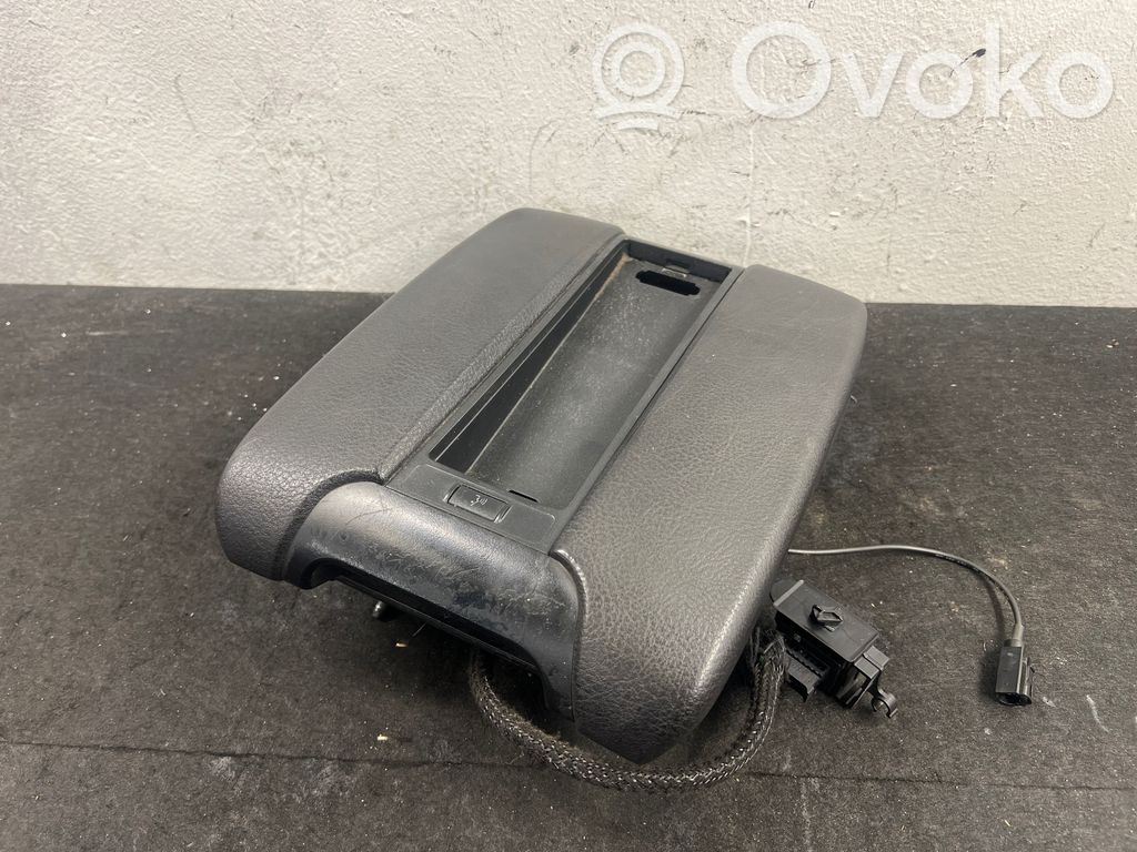 Armrest   7140692