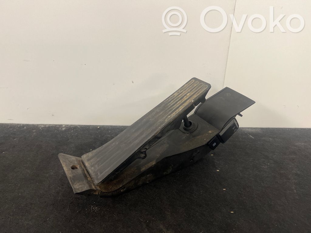 Pedale dell’acceleratore   6786285