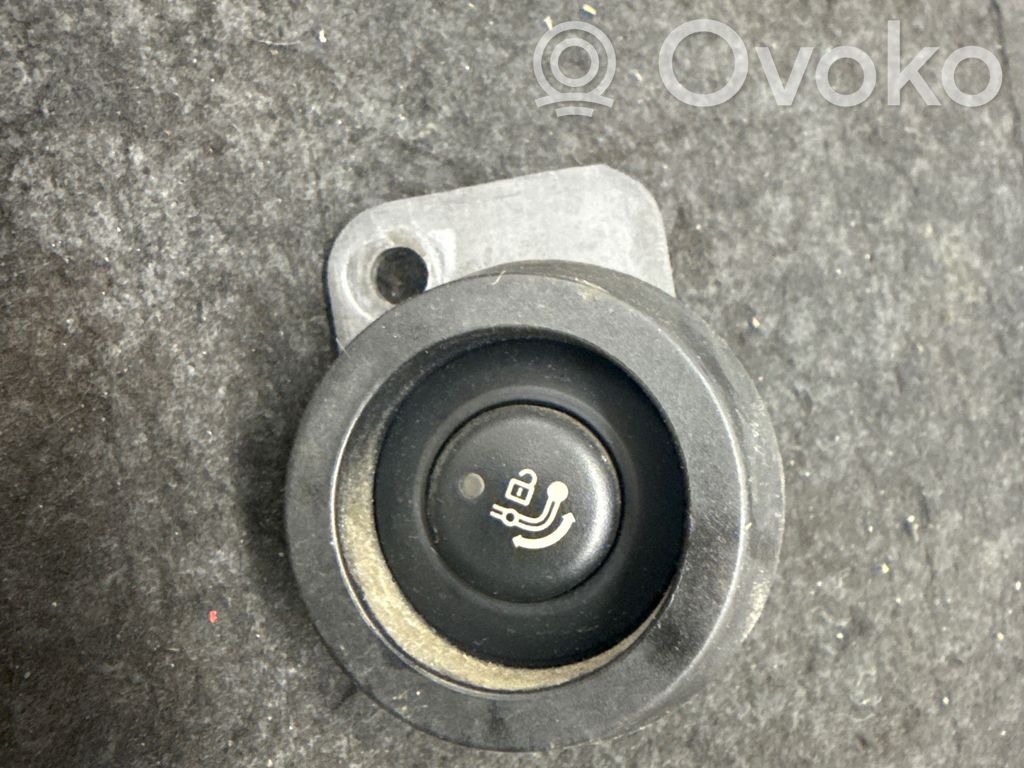 Switch for retractable tow bar   32131601,6942608