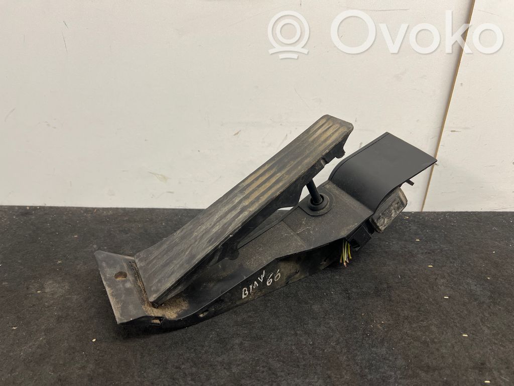 Accelerator throttle pedal   6766930,25916010,20206