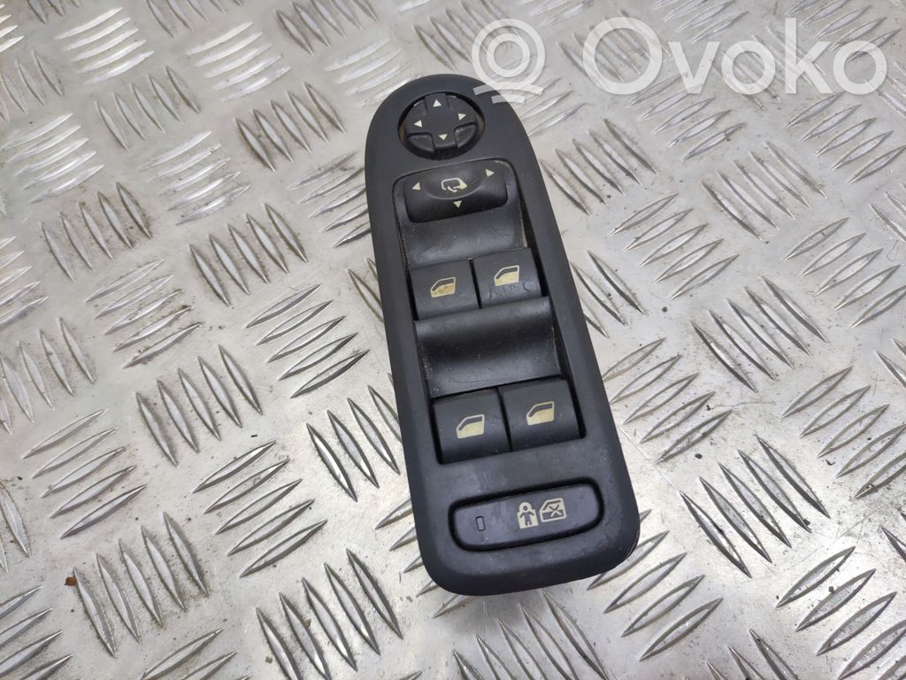 Electric window control switch   96599975XT