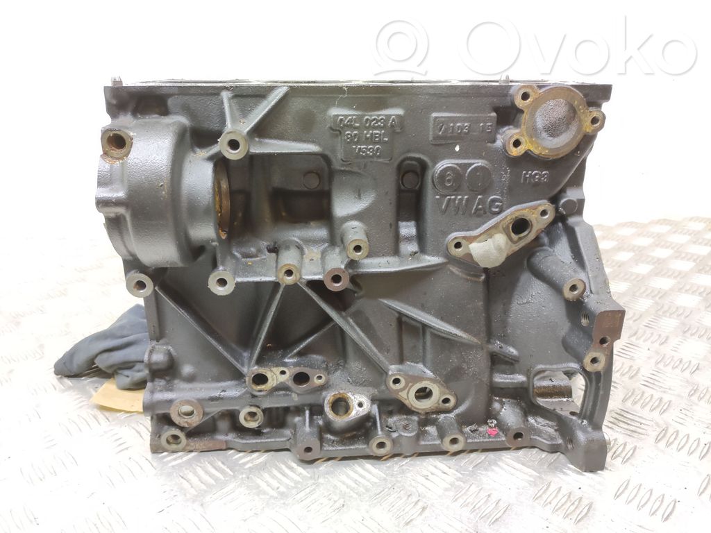 Volkswagen Golf VII Engine block 