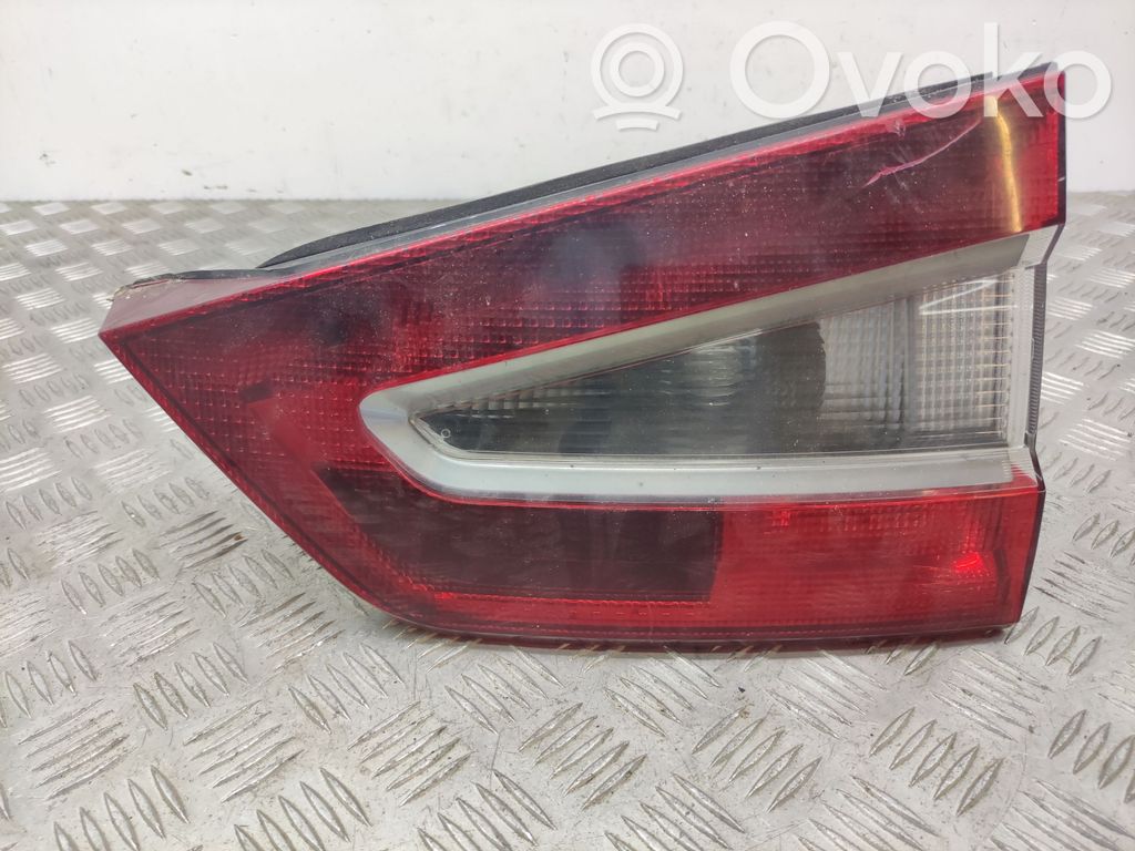 Ford Galaxy Aizmugurējais lukturis pārsegā 