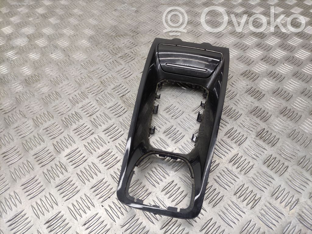 Citroen C5 Pavarų perjungimo svirties apdaila (plastikinė) 