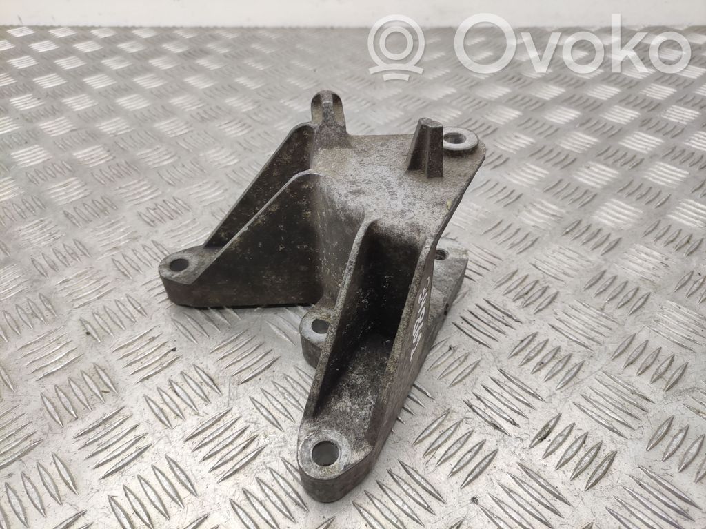 Opel Insignia A Engine mounting bracket 