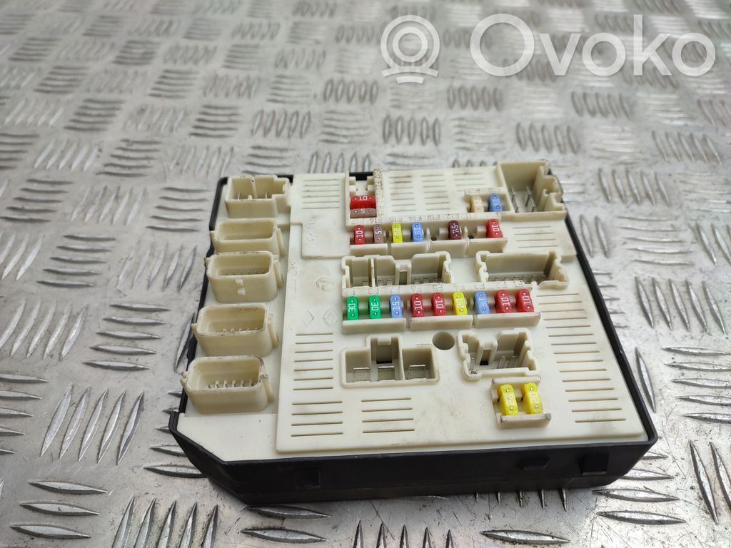 Renault Laguna III Fuse module 