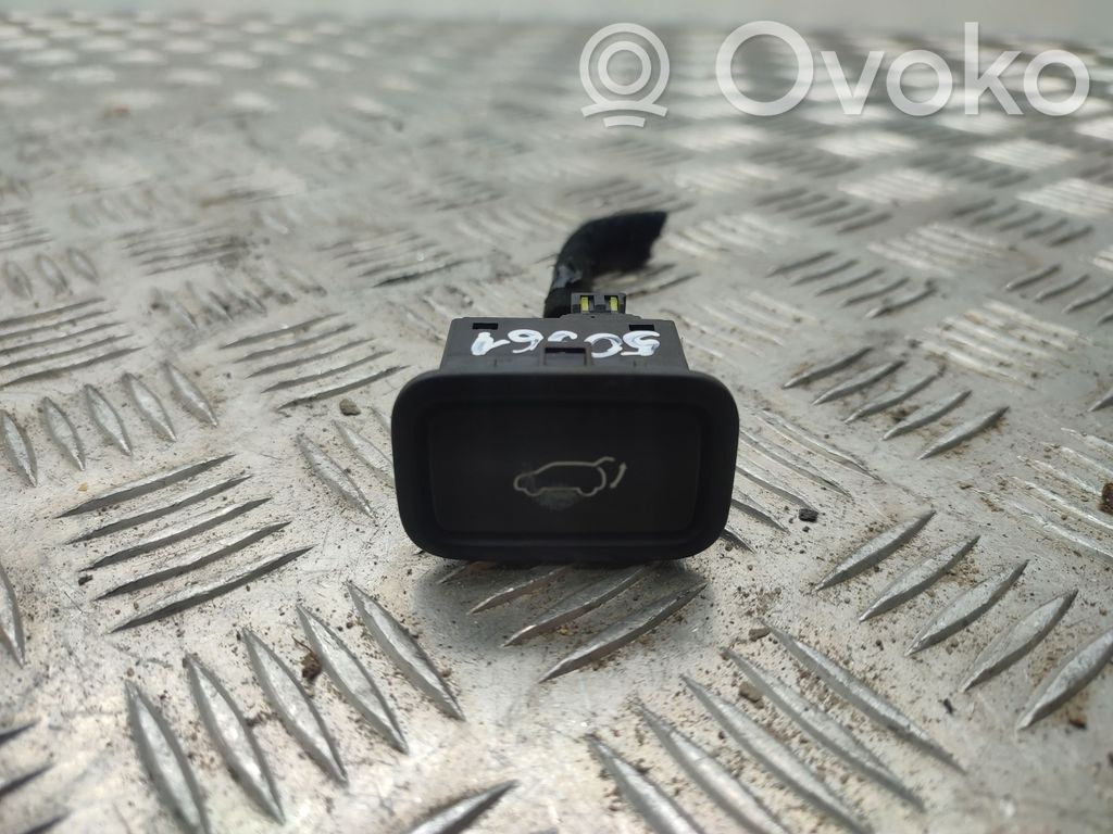 KIA Sorento Tailgate/boot open switch button 