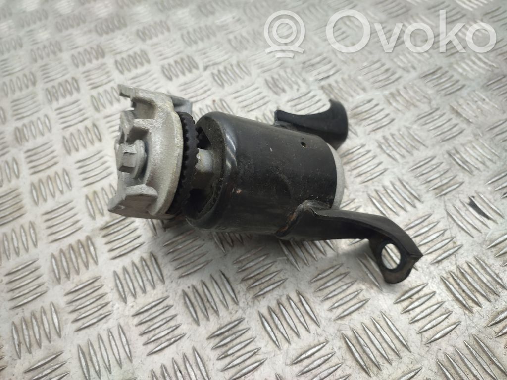 Ford Turneo Courier Engine mount bracket 