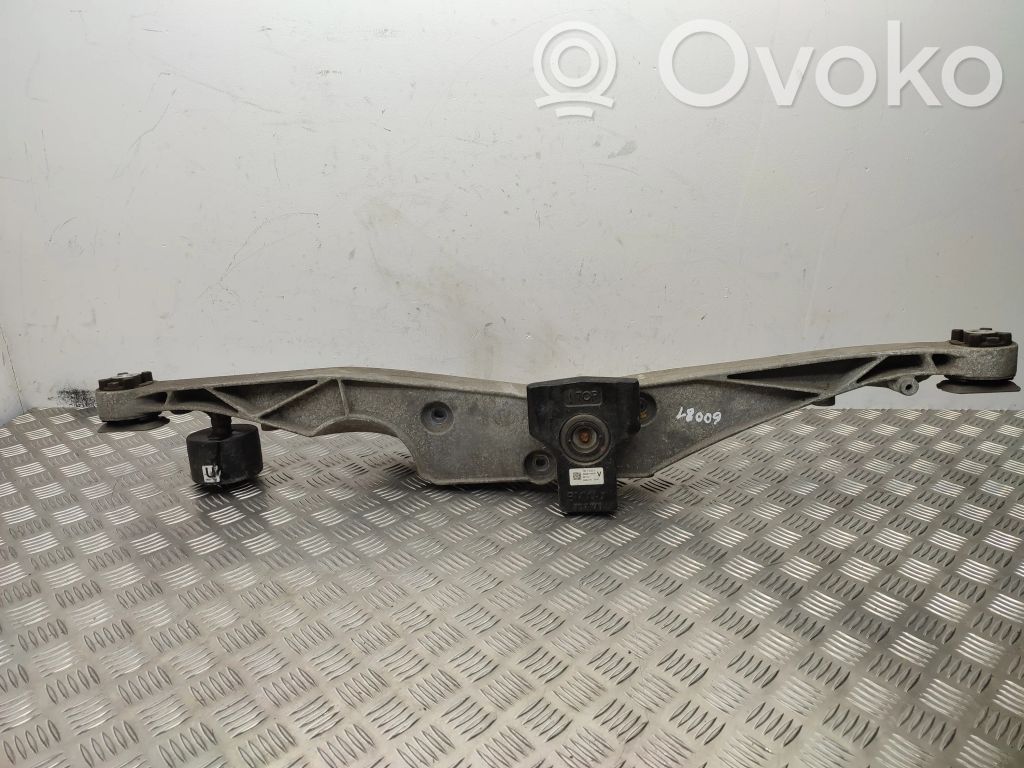 Rear differential/diff mount bracket   6868778,686877801,6852896,685289604