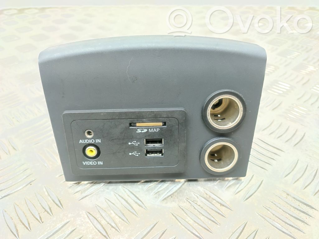 Infiniti Q50 Priză USB 