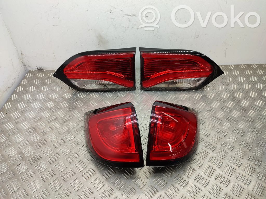 Chrysler Pacifica Rear/tail lights set 