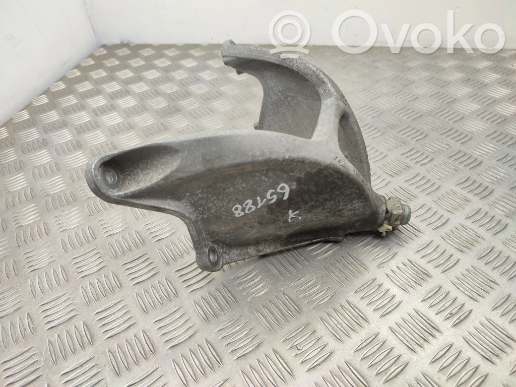 Audi A4 S4 B9 Engine mounting bracket 
