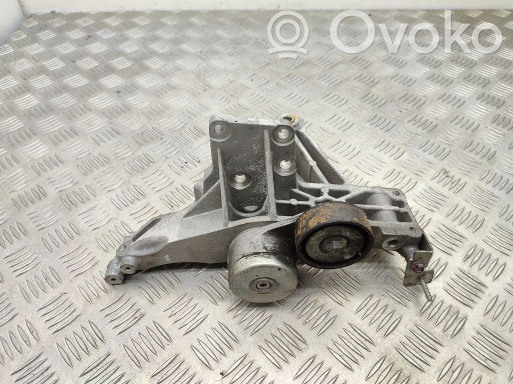 Fiat 500L Engine mounting bracket 