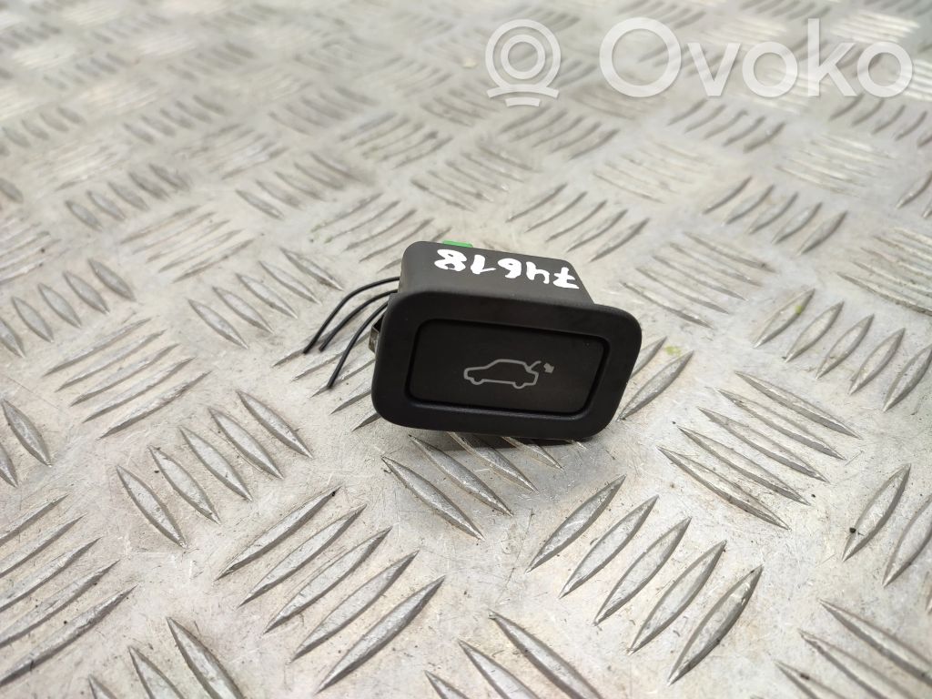 Jaguar XE Tailgate/boot open switch button 