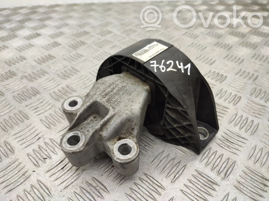 Renault Zoe Engine mount bracket 