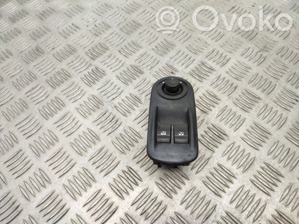 Opel Vivaro Electric window control switch 