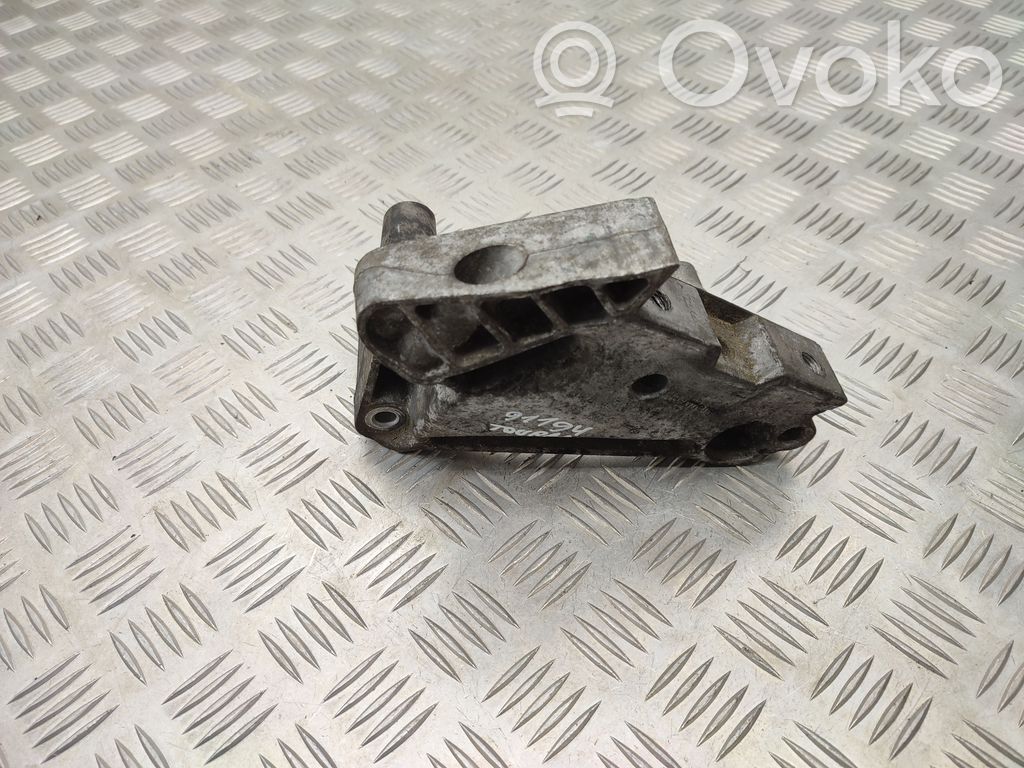 Volkswagen Touran III Engine mounting bracket 