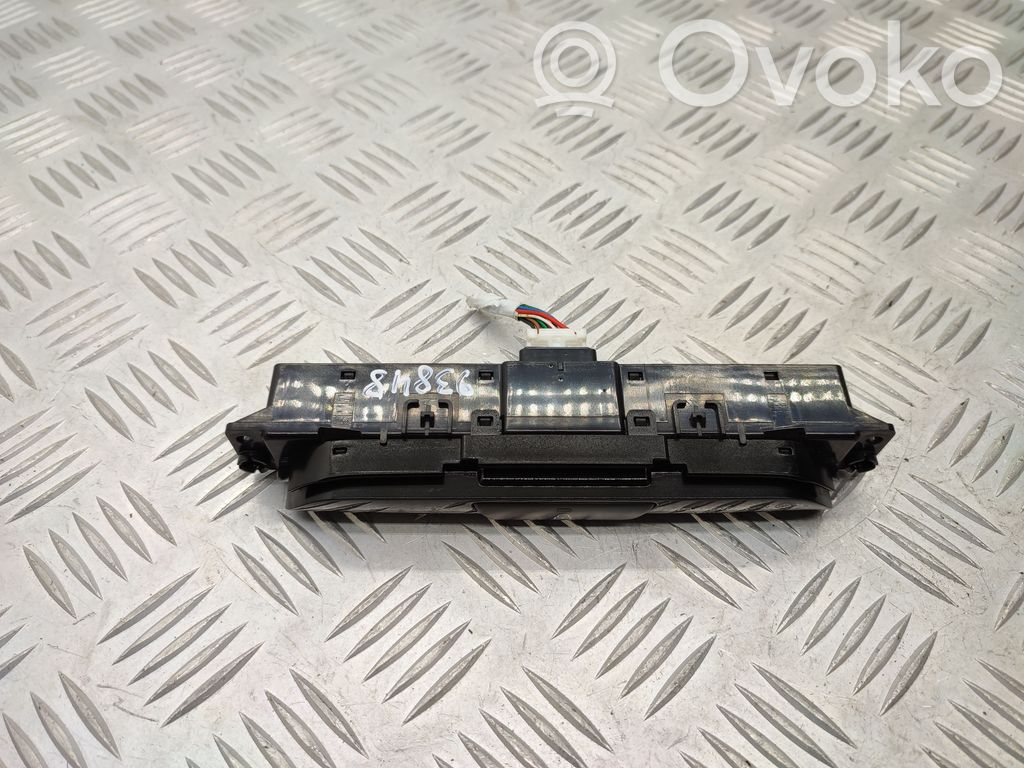 Hyundai i30 Central locking switch button 