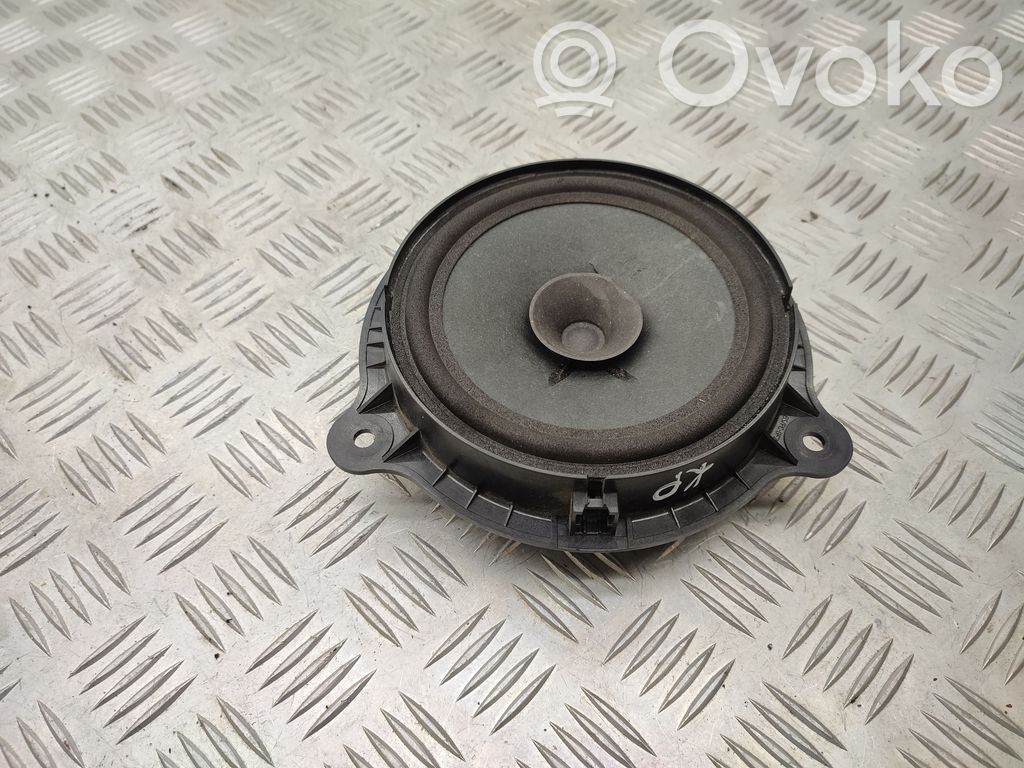 Altavoz de la puerta delantera