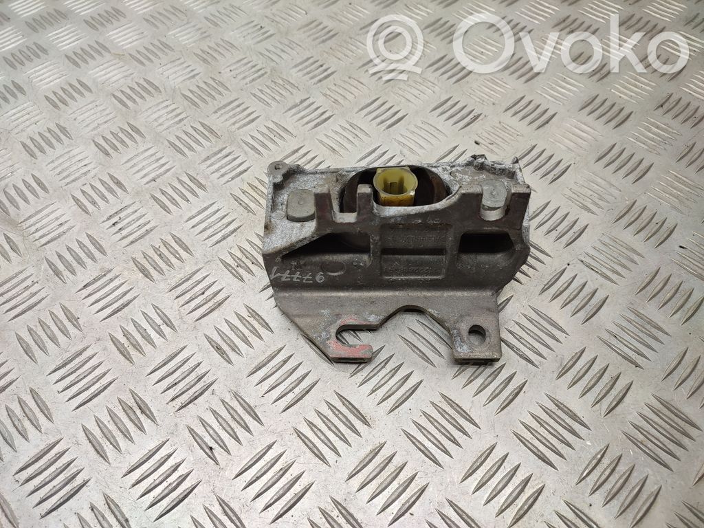 Renault Clio IV Engine mount bracket 