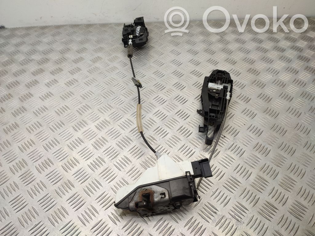 Citroen C4 Cactus Priekšpusē slēdzene 
