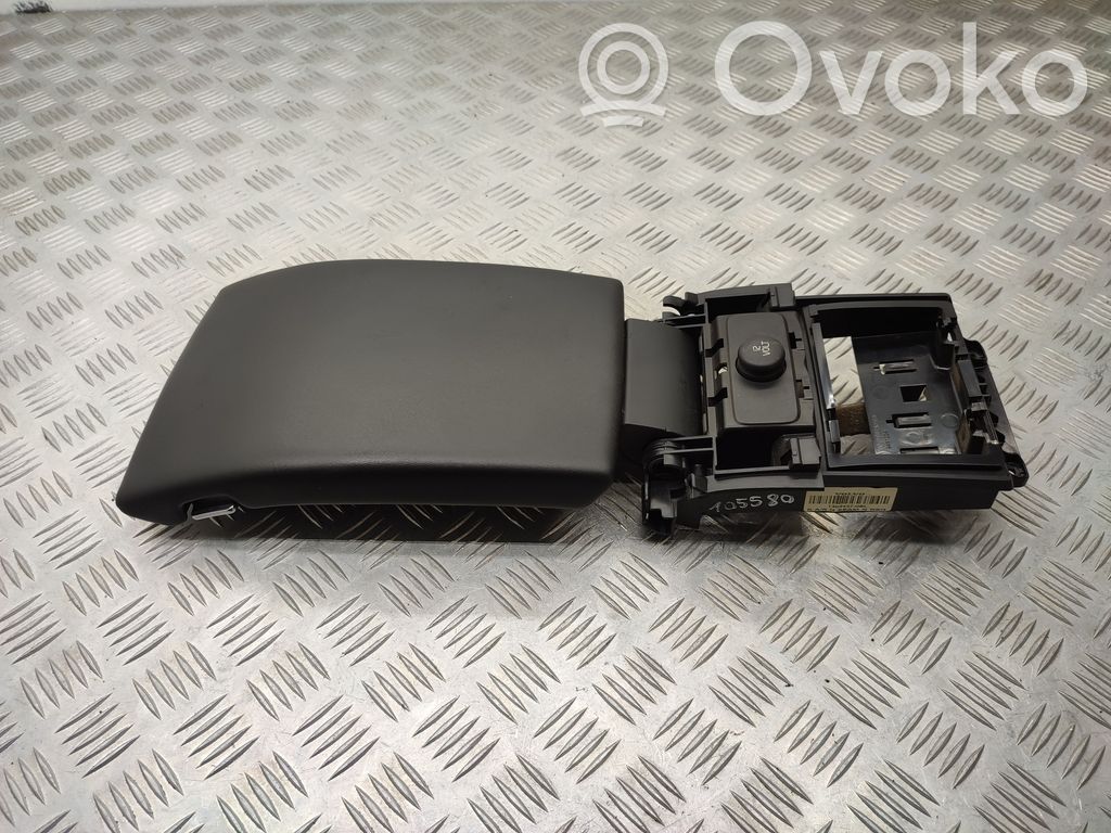 Volvo XC70 Armrest 