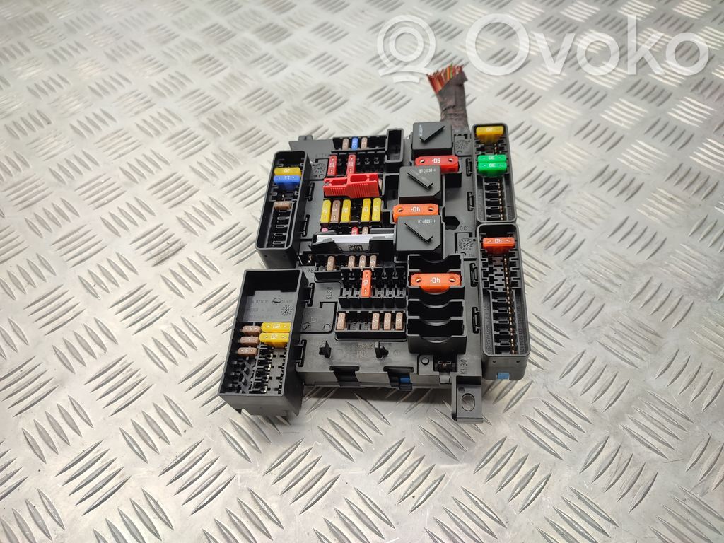 BMW 2 F45 Fuse module 