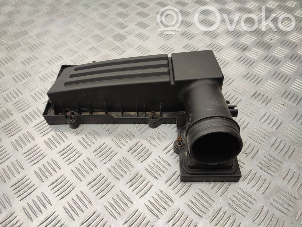 Volkswagen PASSAT B7 Air filter box cover 