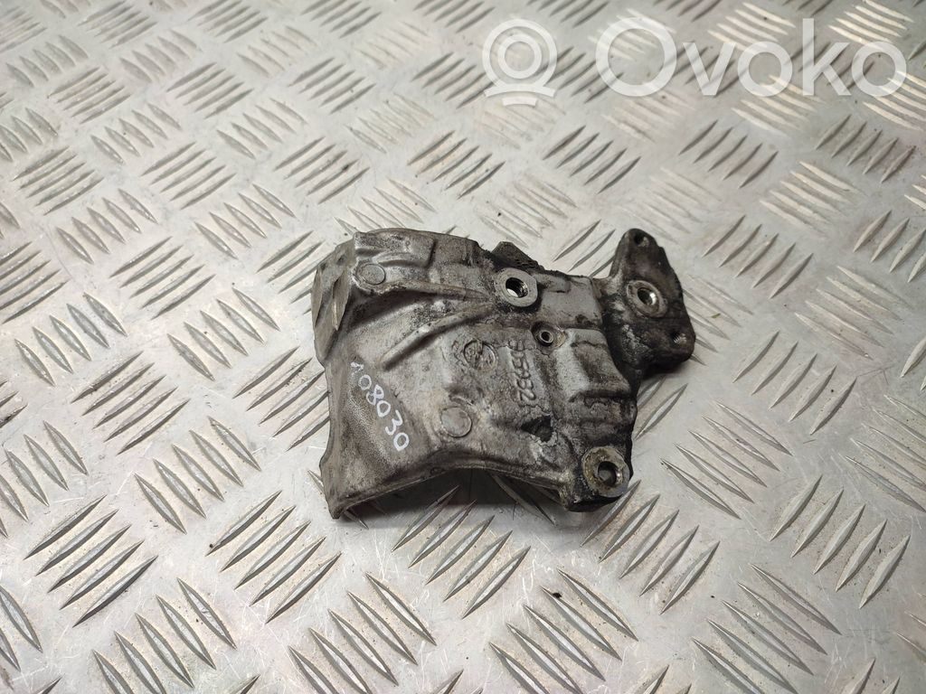 Engine mounting bracket   505932,9H01