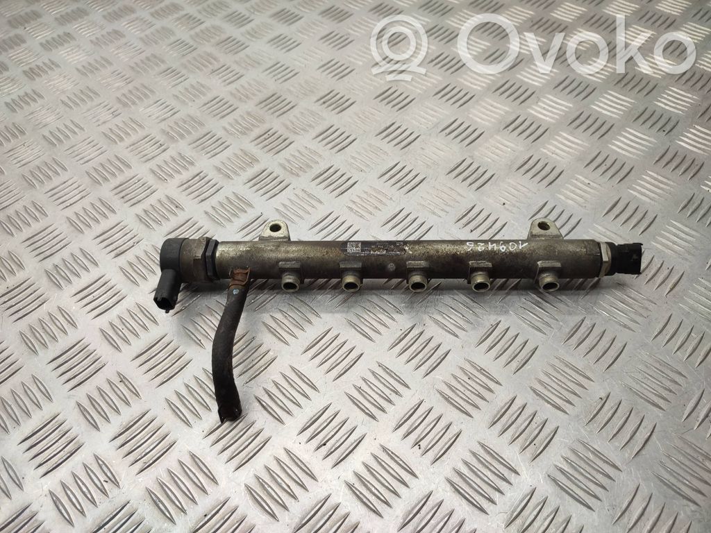 Opel Astra H Tuyau de conduite principale de carburant 