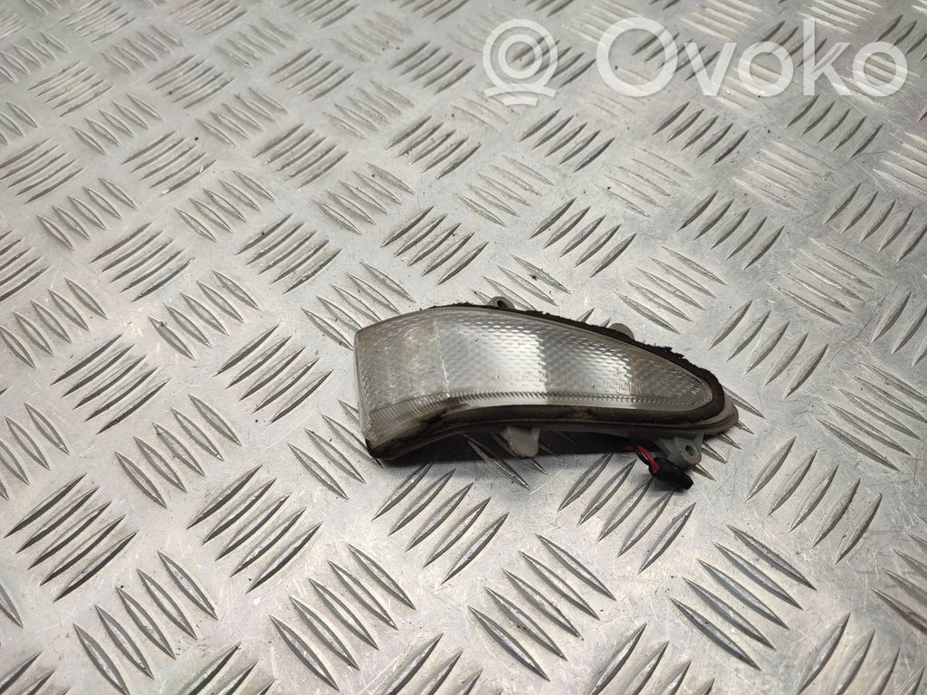 Mitsubishi Grandis Semnalizator pe oglindă 