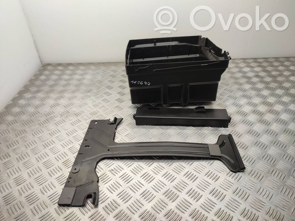 Ford Transit Custom Akkulaatikon alustan kansi 