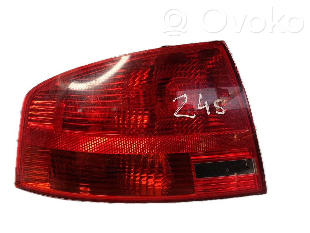 Audi A4 S4 B7 8E 8H Lampy tylnej klapy bagażnika 