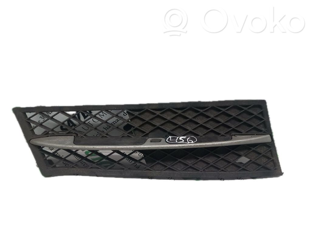 Передняя решётка   DIREITO,720070009