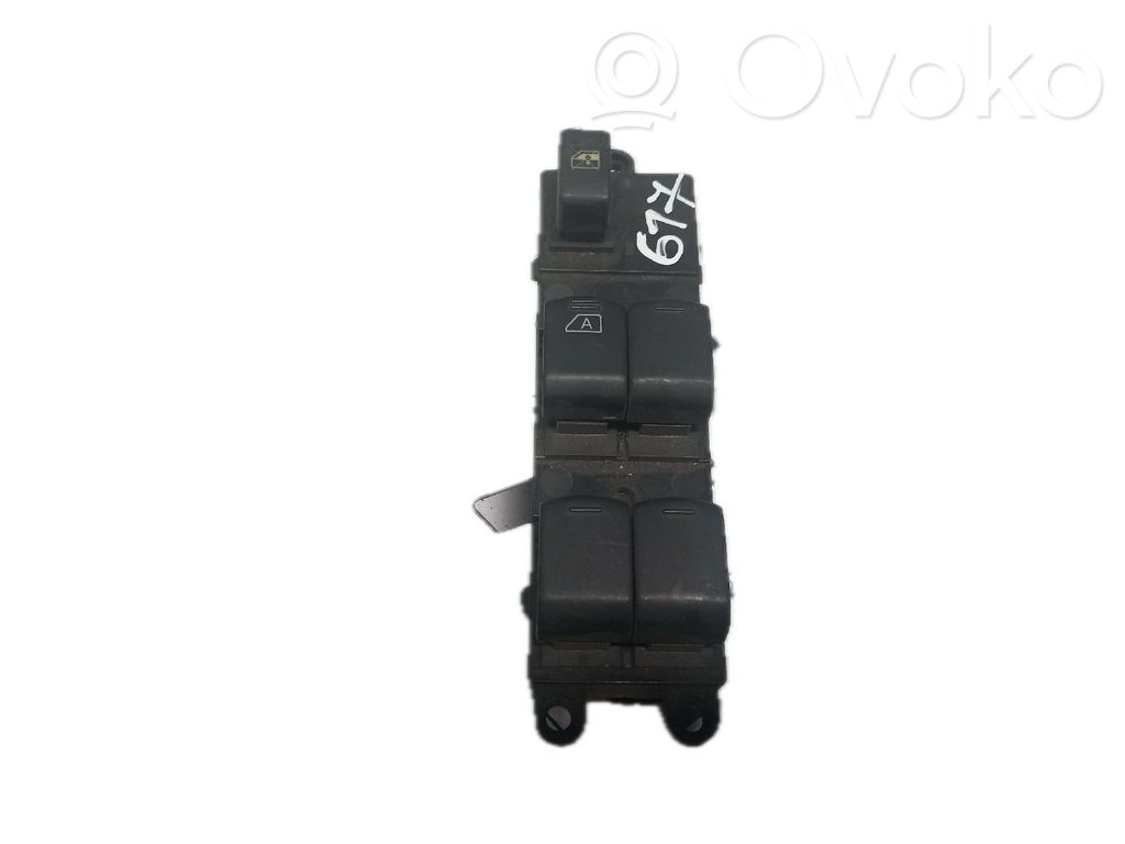 Nissan Note (E11) Electric window control switch 