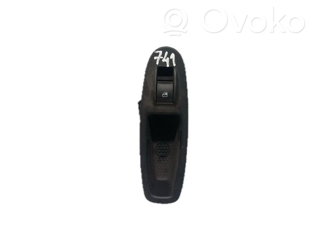Lancia Ypsilon Electric window control switch 