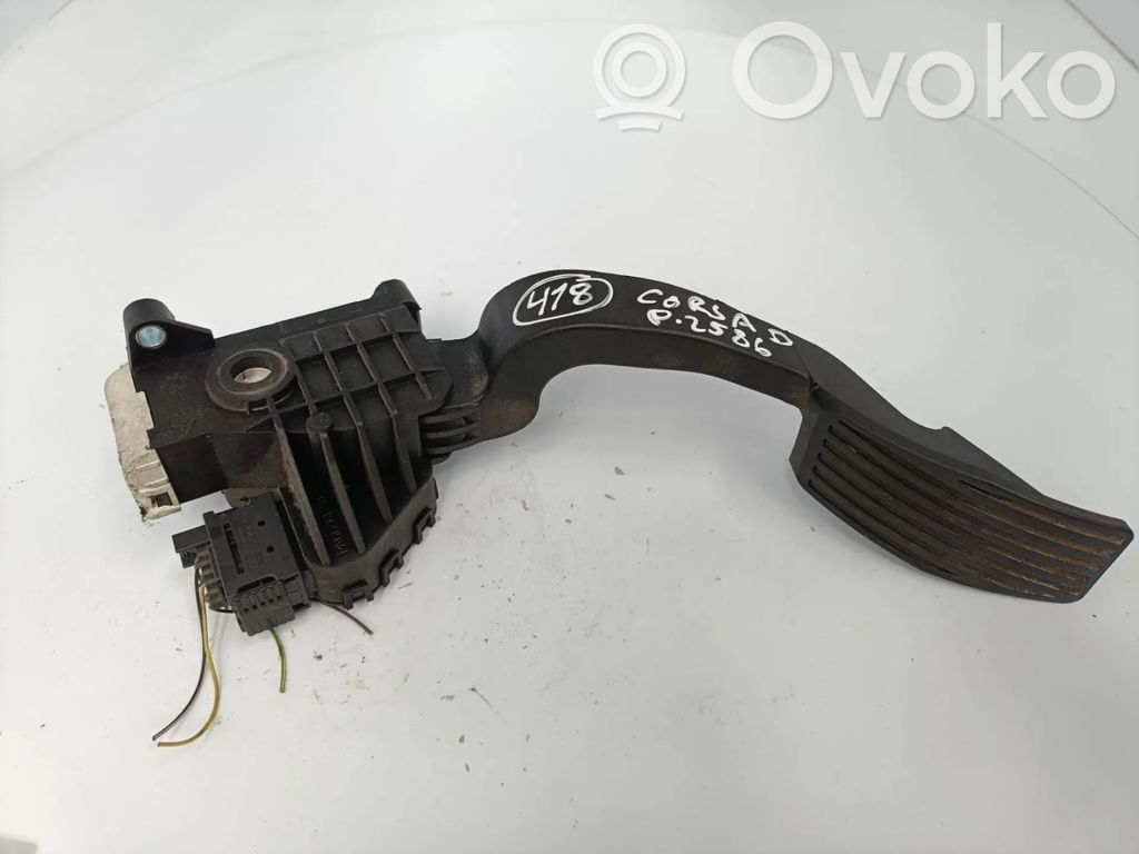 Accelerator throttle pedal   13305804